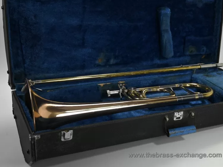 YSL-421G Bass Trombone Vintage Case View